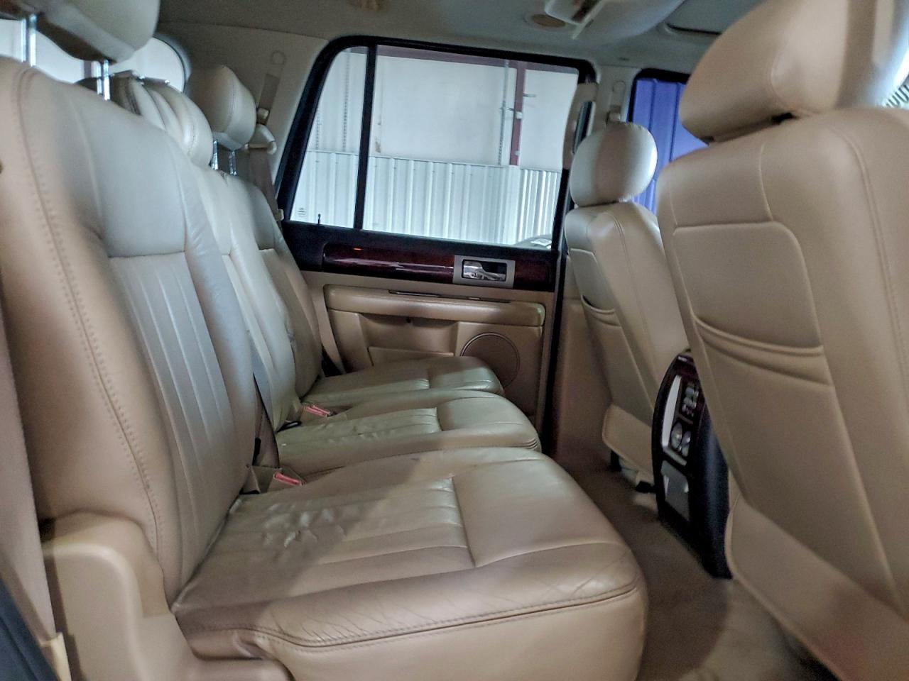 Lincoln Navigator Image 4