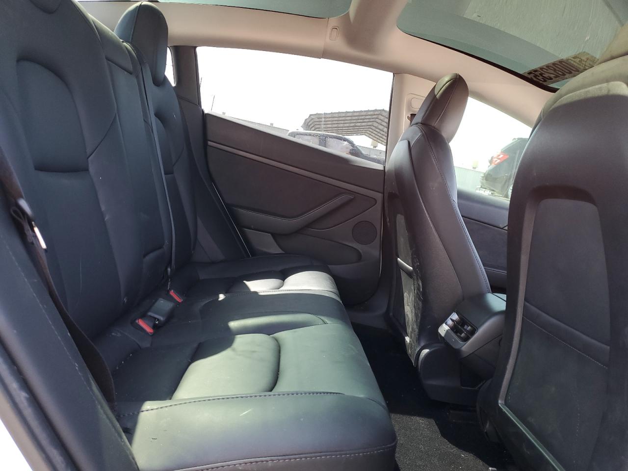 Tesla Model 3 Image 8