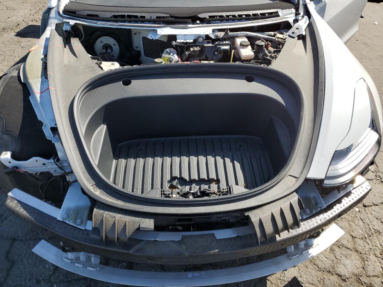 Tesla Model 3 Image 13