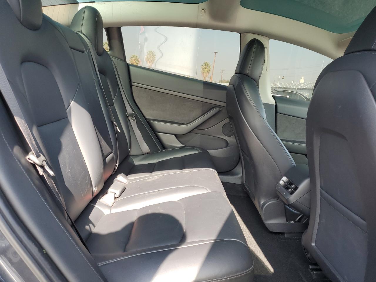 Tesla Model 3 Image 7