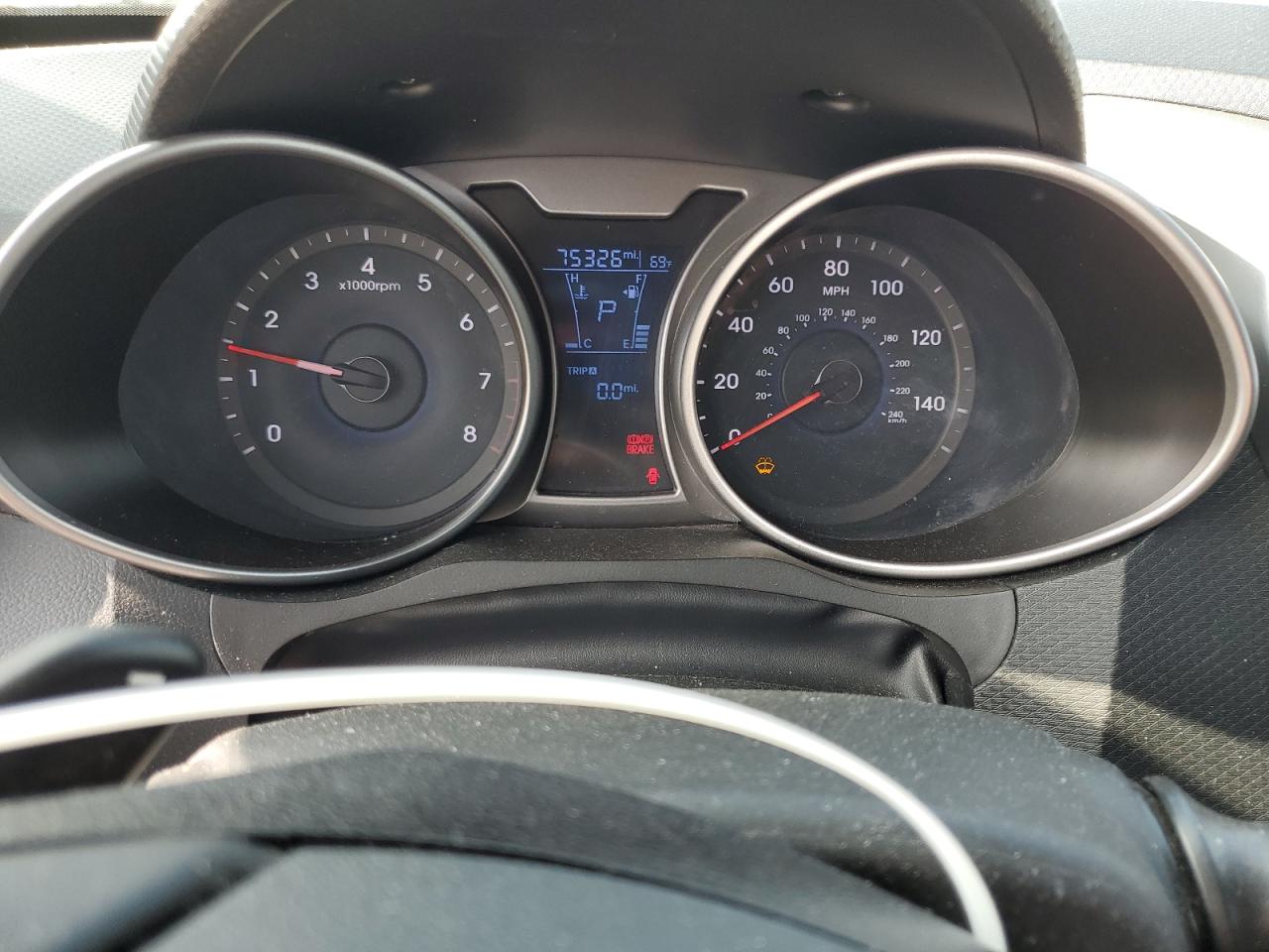 Hyundai VELOSTER Image 11