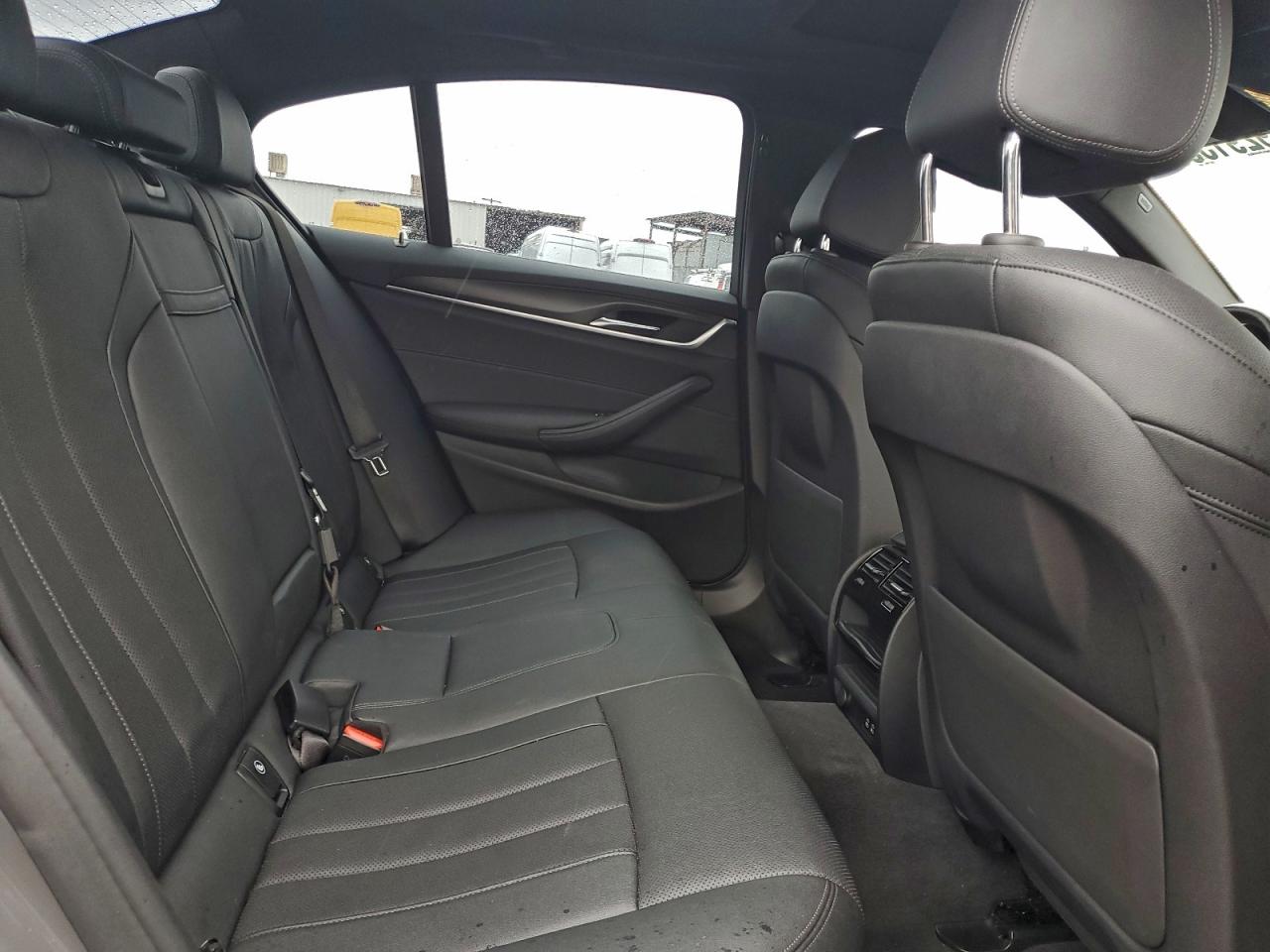 BMW 5 Series I Image 2