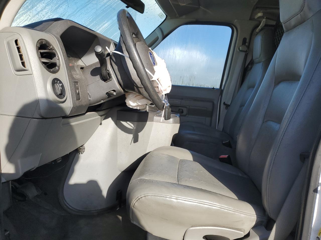 Ford E-150 E150 Van Image 13