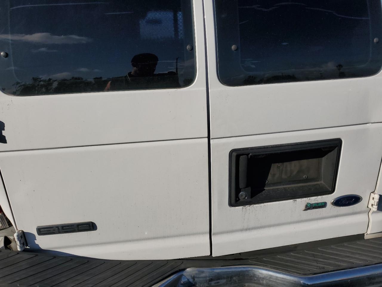 Ford E-150 E150 Van Image 8