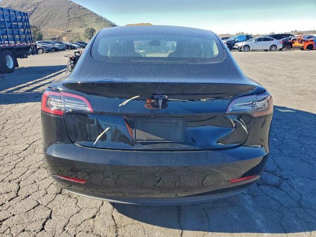 Tesla Model 3 Image 4