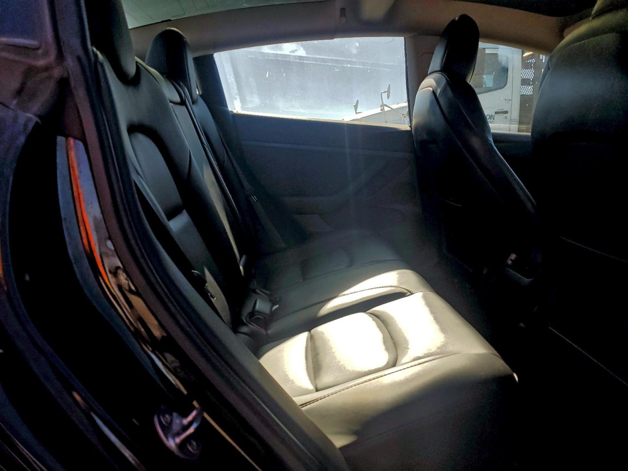 Tesla Model 3 Image 9