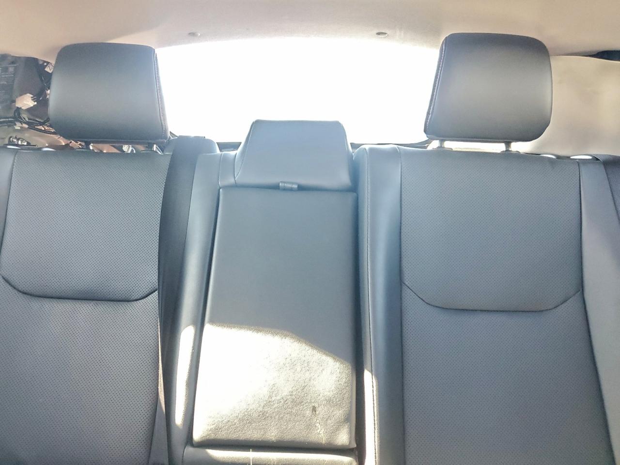 Toyota Prius Se Image 14