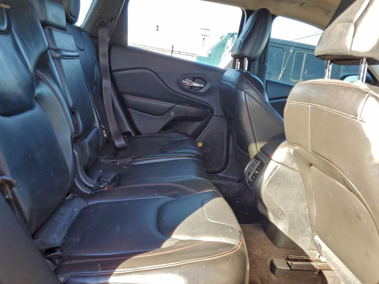 Jeep Cherokee Trailhawk Image 7