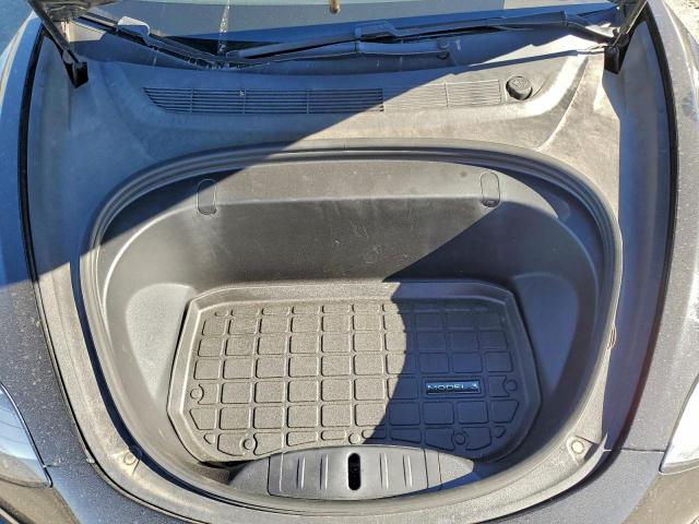 Tesla Model 3 Image 5