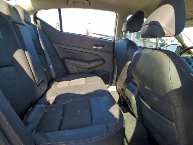 Nissan Altima Sr Image 8