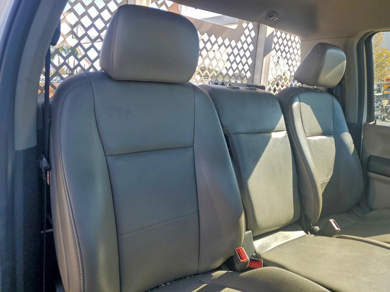 Ford F-350 Super Duty Image 9