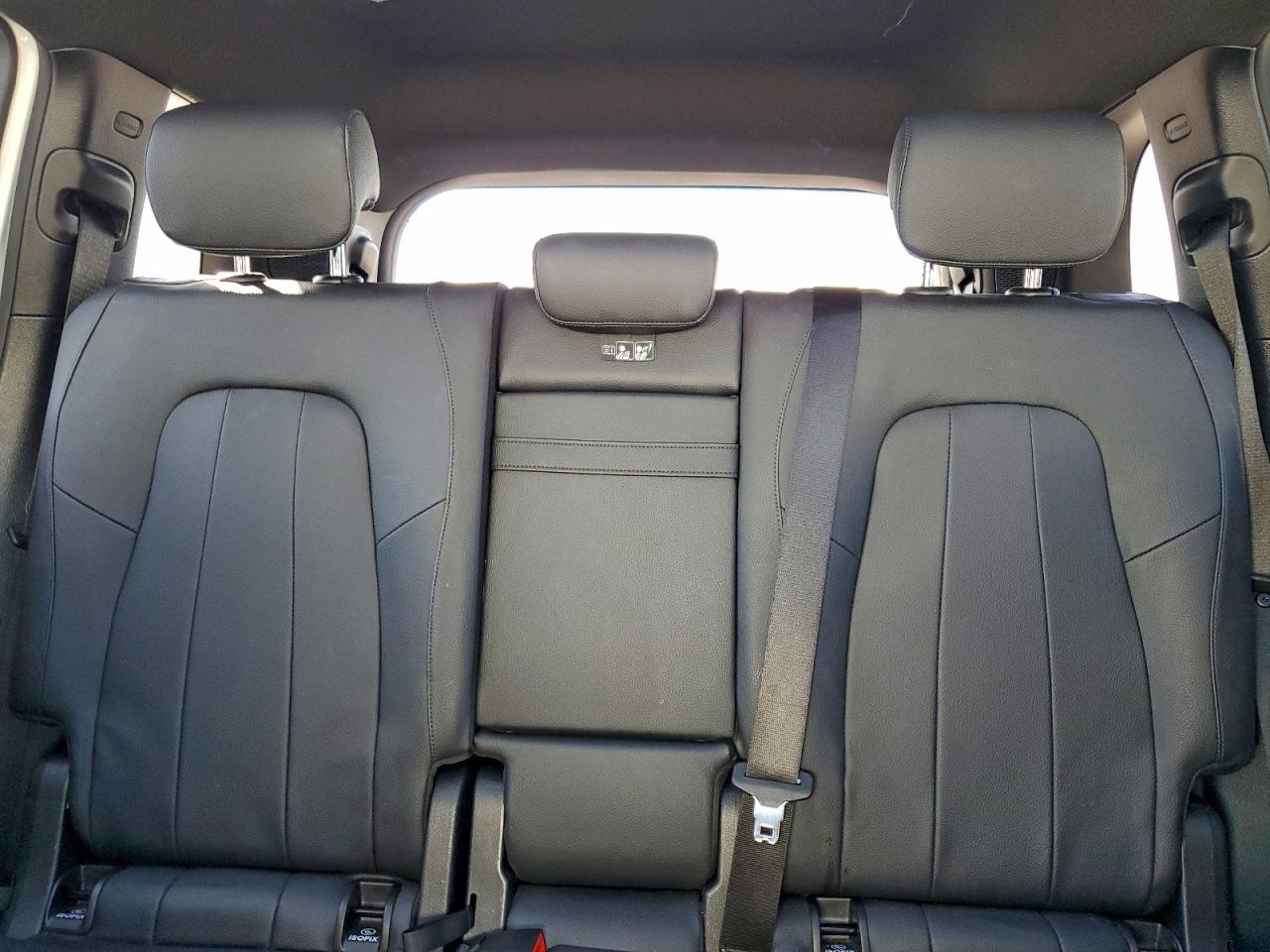 Mercedes-Benz GLB 250 Image 11