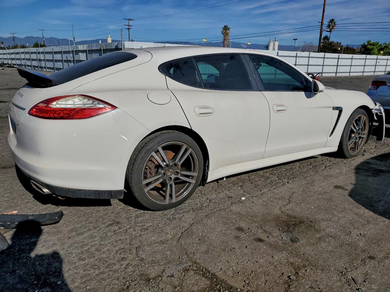 Porsche Panamera 2 Image 7