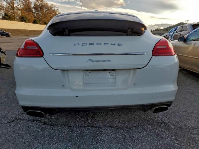 Porsche Panamera 2 Image 6