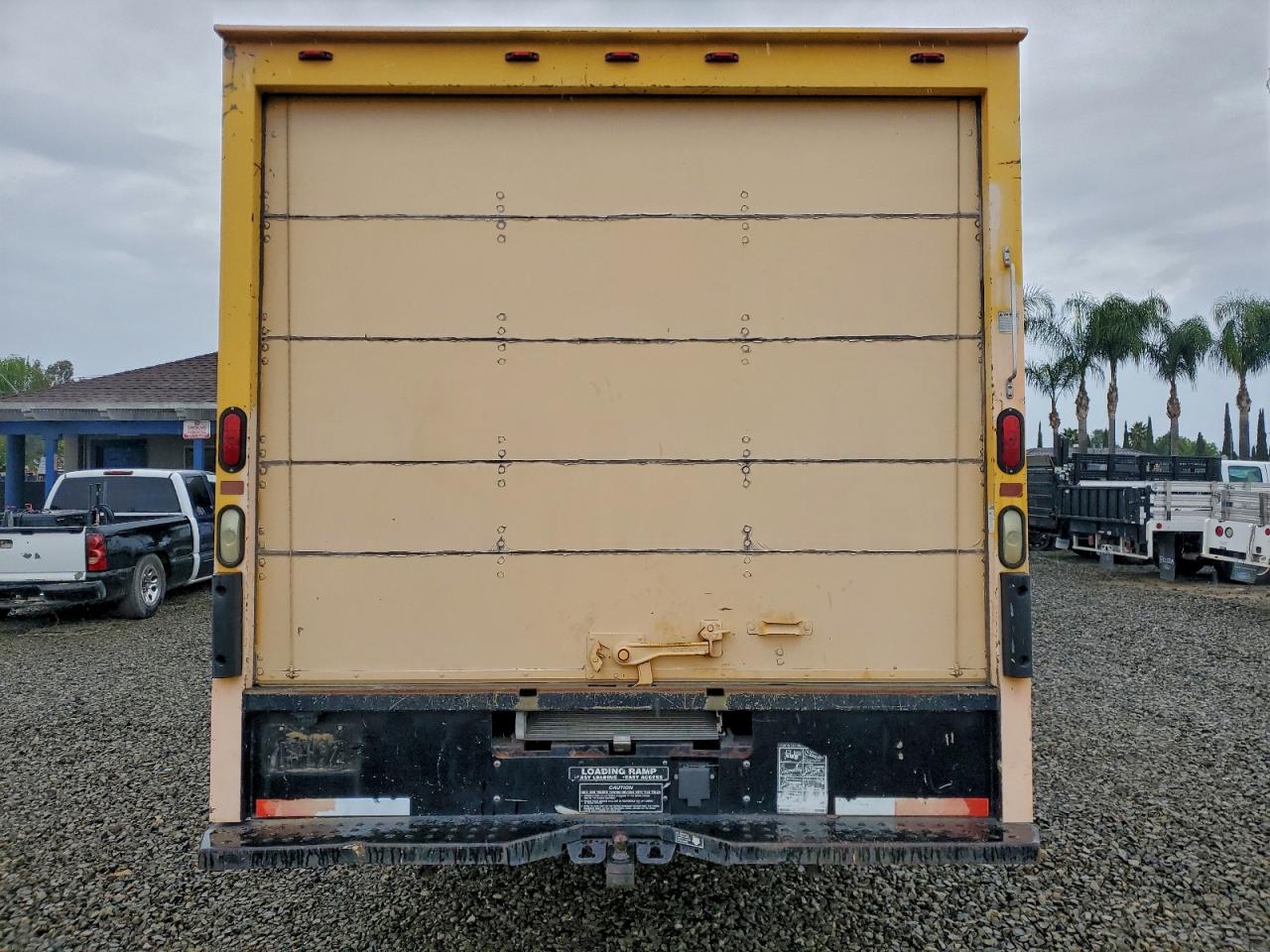 GMC Savana Cutaway G3500 Image 4