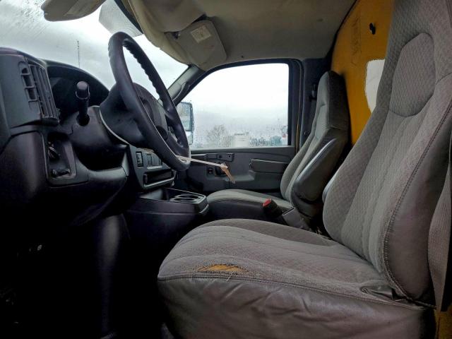 GMC Savana Cutaway G3500 Image 10