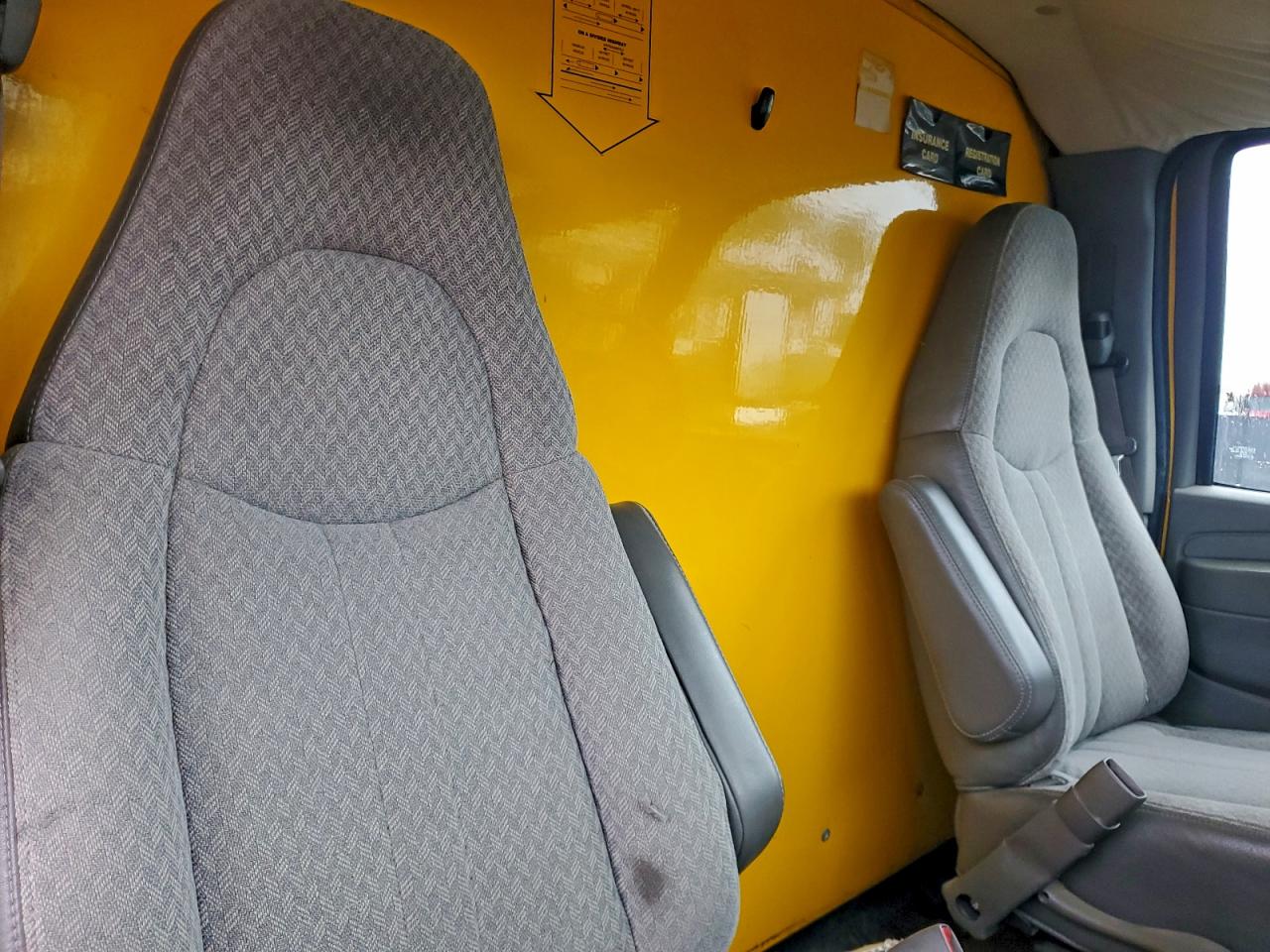 GMC Savana Cutaway G3500 Image 13