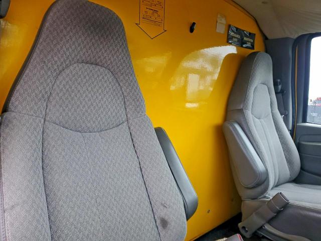 GMC Savana Cutaway G3500 Image 13