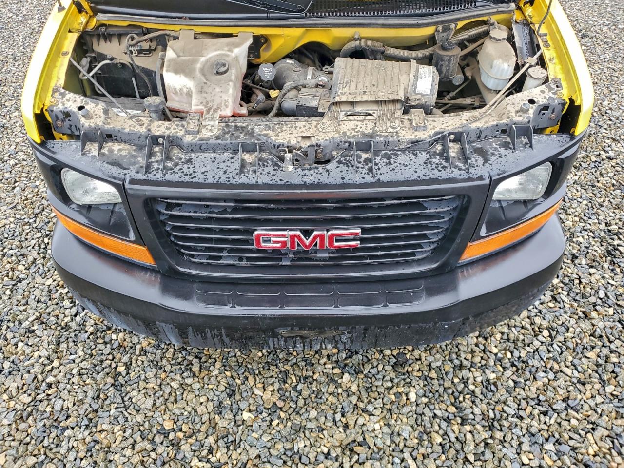 GMC Savana Cutaway G3500 Image 7