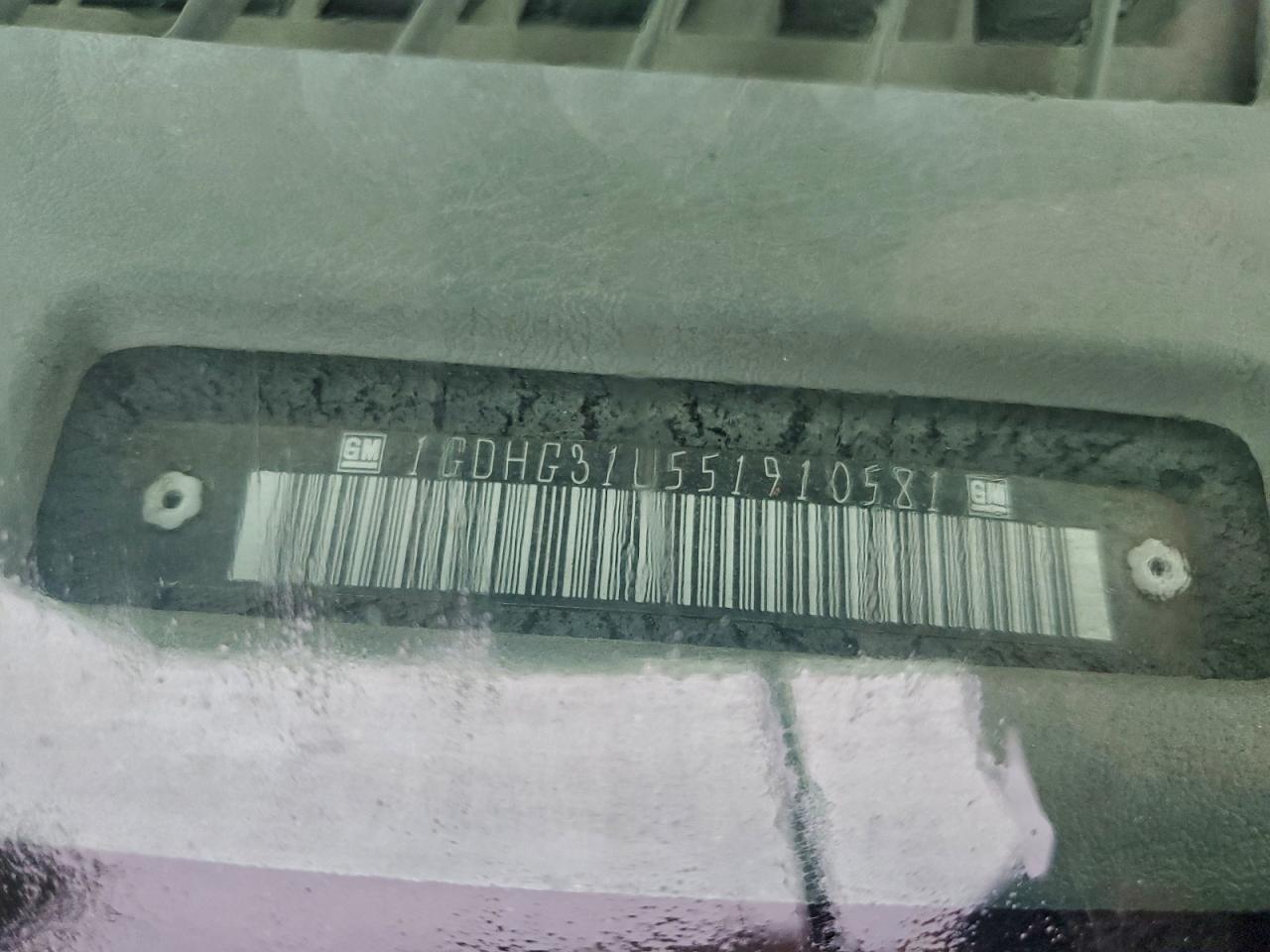 GMC Savana Cutaway G3500 Image 6