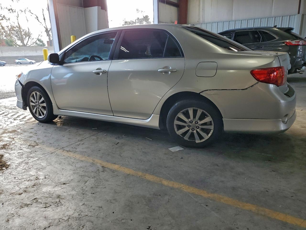 Toyota Corolla Base Image 10
