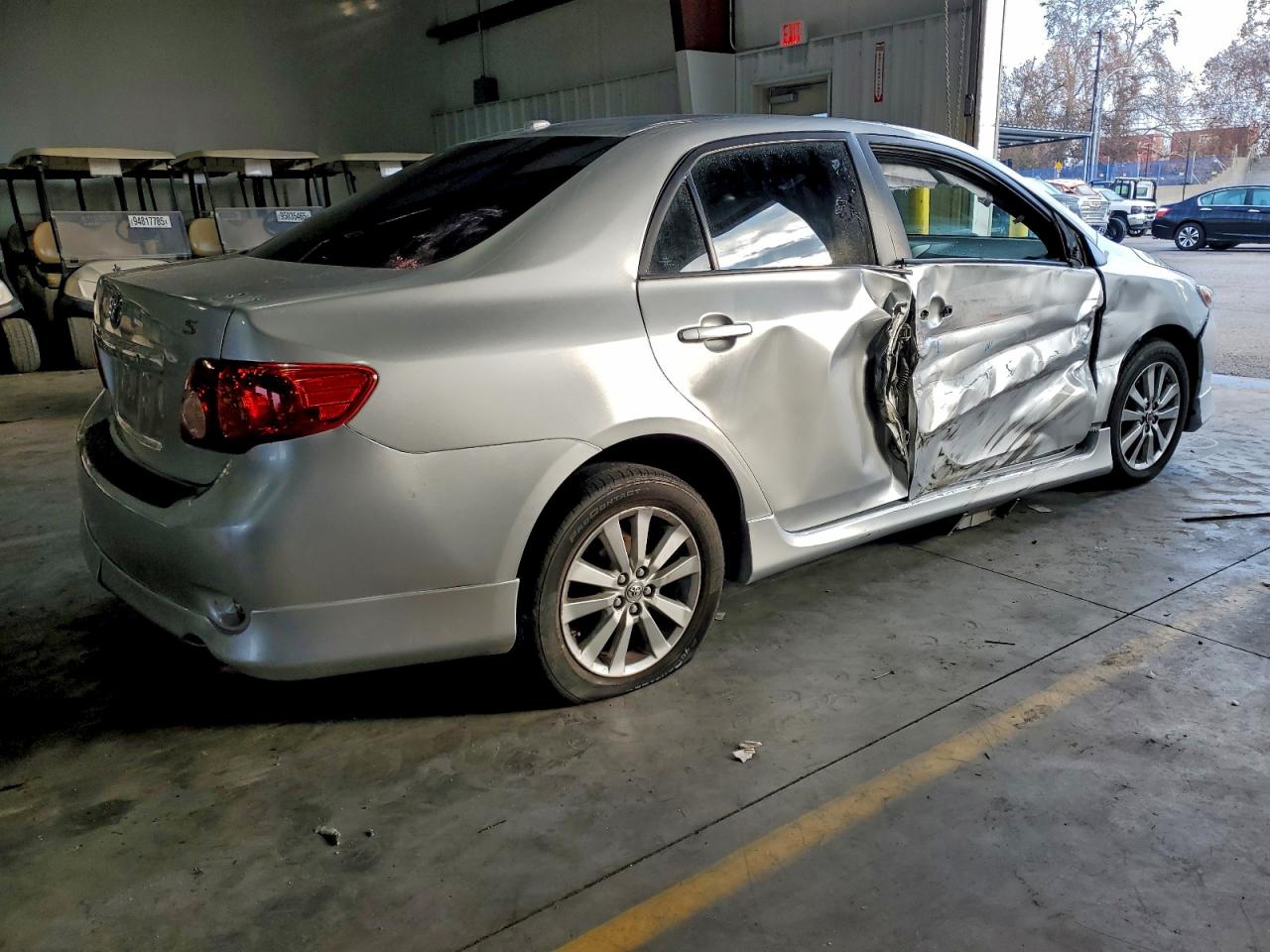 Toyota Corolla Base Image 11