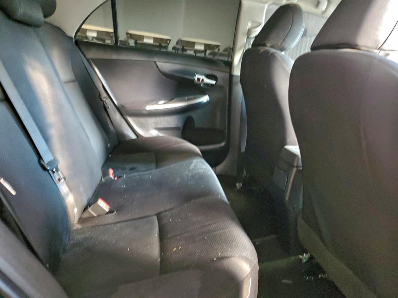 Toyota Corolla Base Image 7