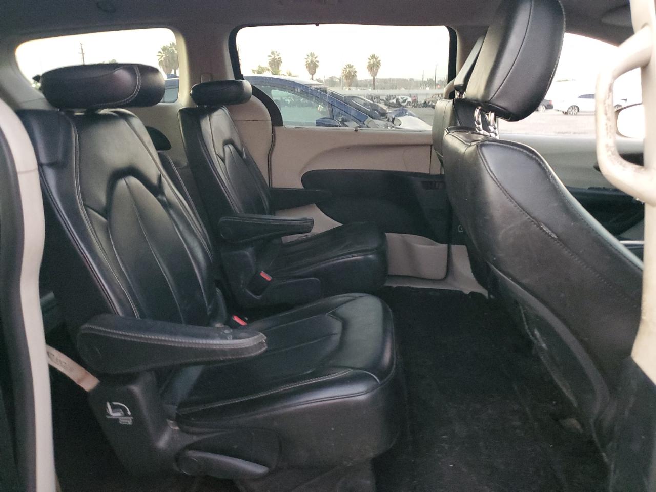 Chrysler Minivan Lxi Image 11