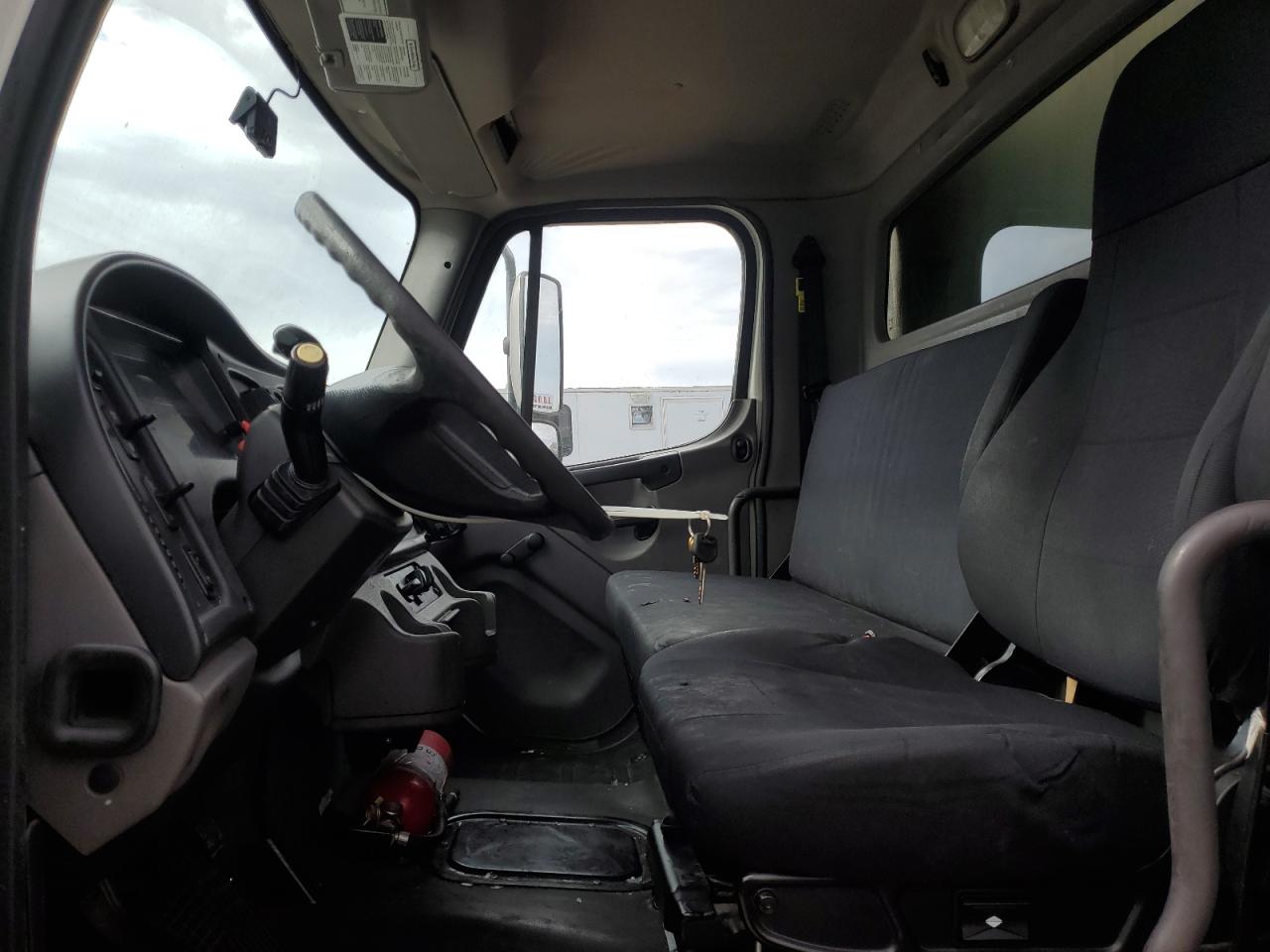 Freightliner M2 106 Medium Duty Image 8