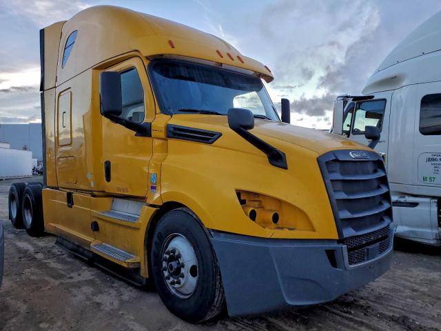  Salvage Freightliner Cascadia 1