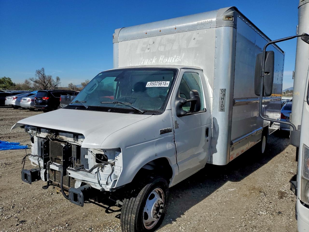 Ford Econoline E350 Super Duty Cutaway Van Image 8