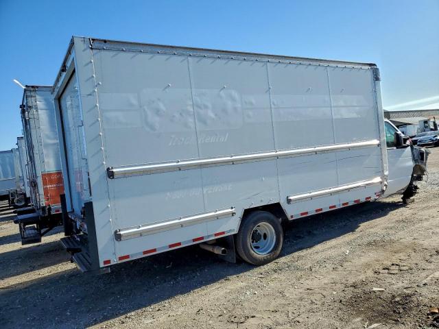 Ford Econoline E350 Super Duty Cutaway Van Image 4