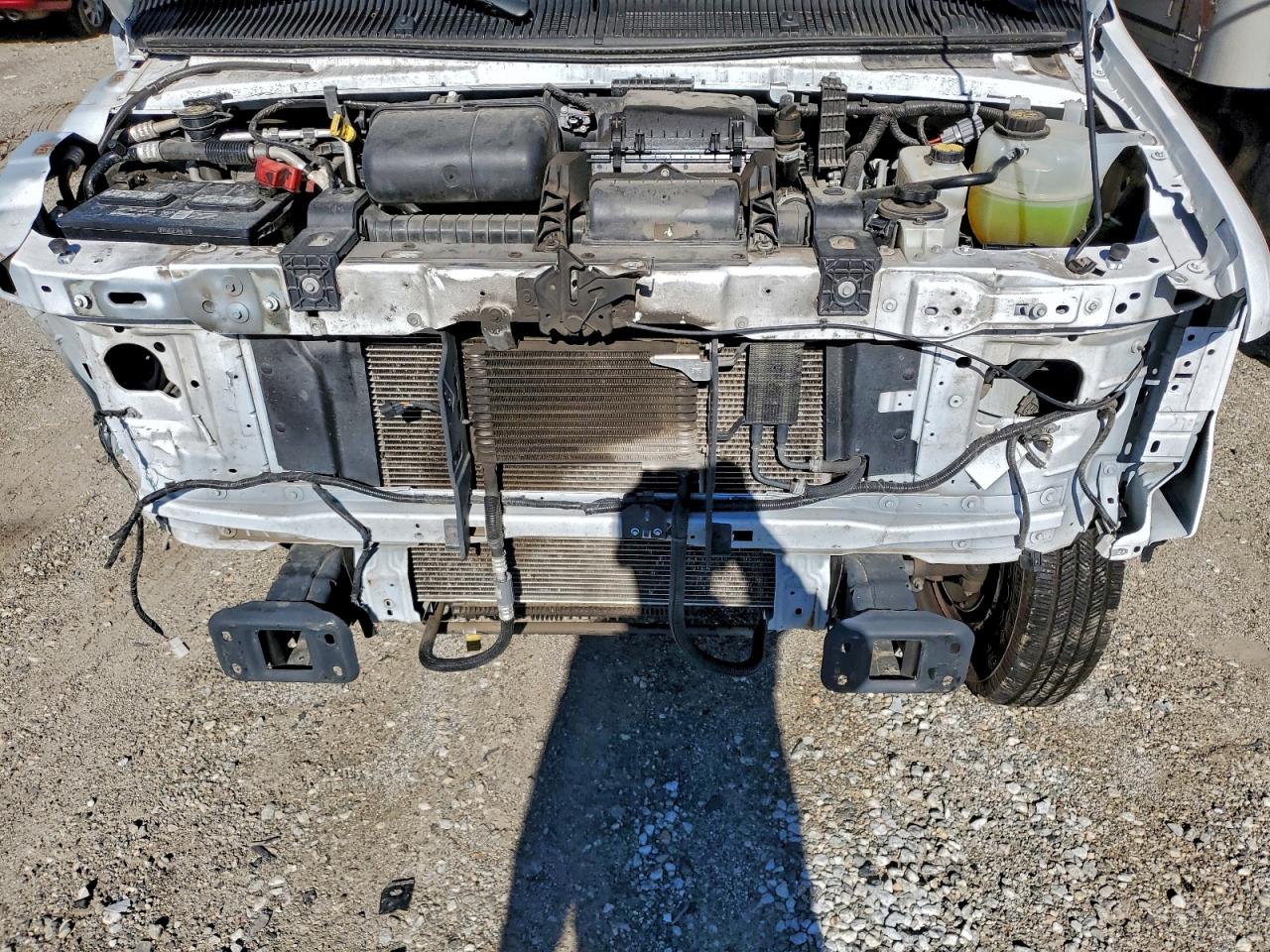 Ford Econoline E350 Super Duty Cutaway Van Image 10