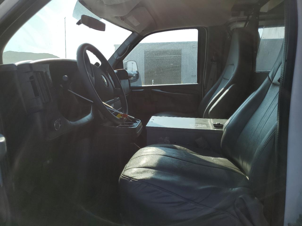 Chevrolet Express Image 13