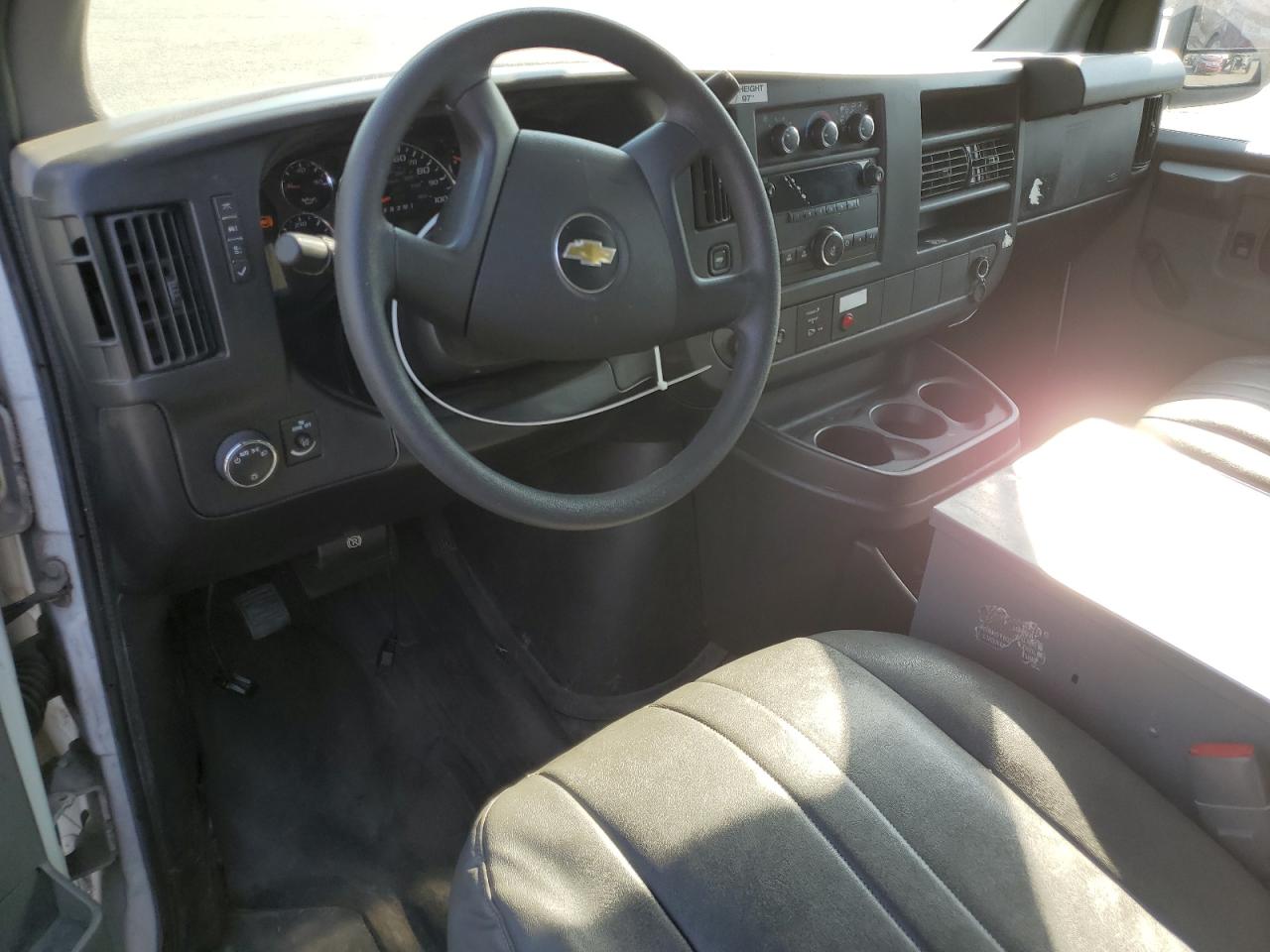 Chevrolet Express Image 12