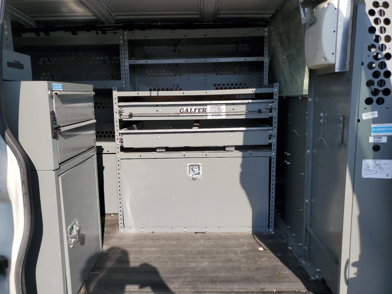 Chevrolet Express Image 4