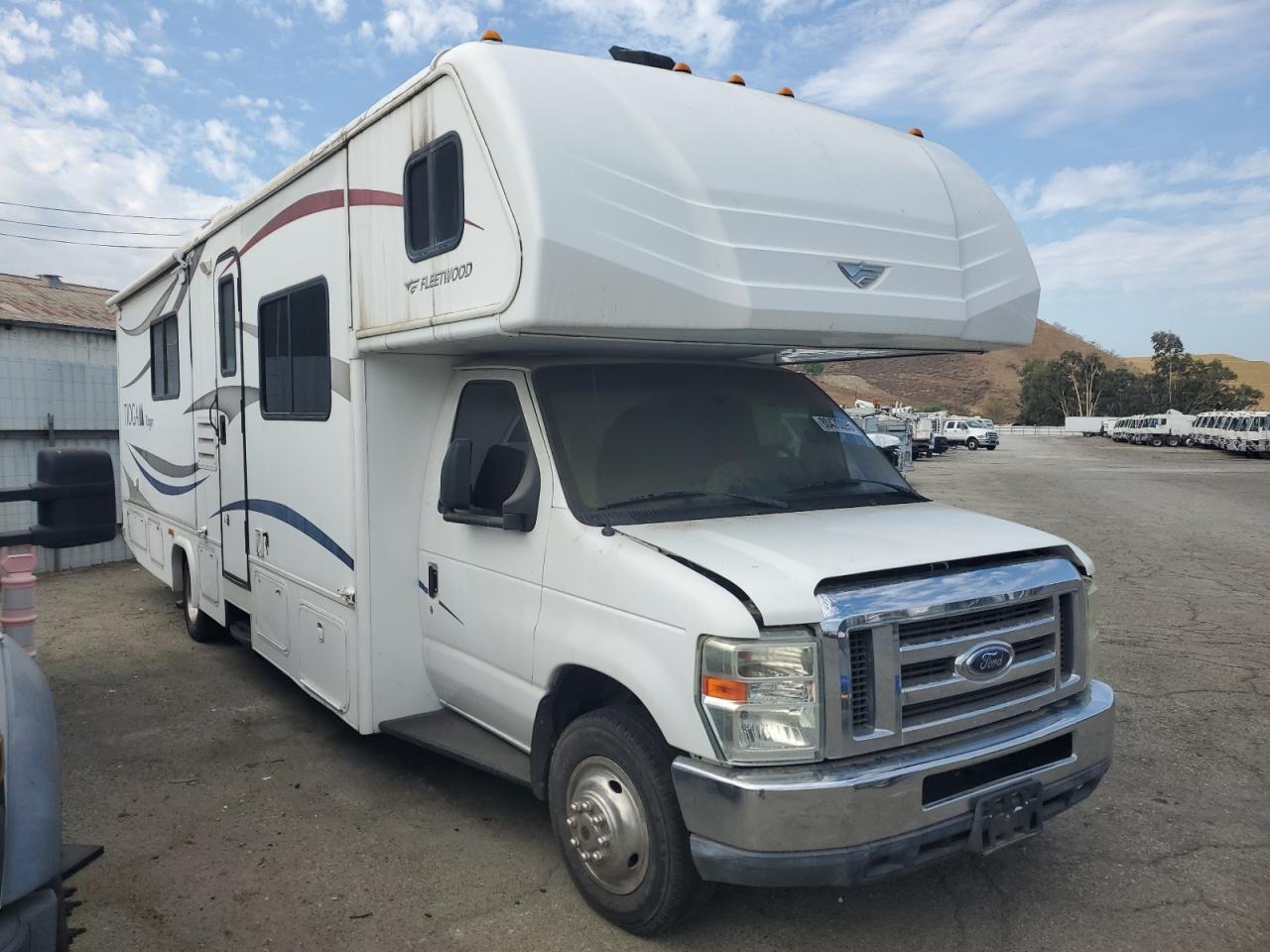 Ford Econoline E450 Super Duty Cutaway Van Image 1