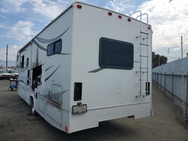 Ford Econoline E450 Super Duty Cutaway Van Image 2