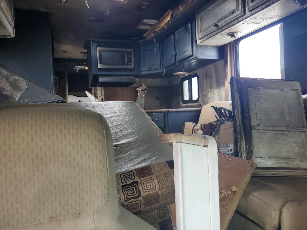 Ford Econoline E450 Super Duty Cutaway Van Image 9