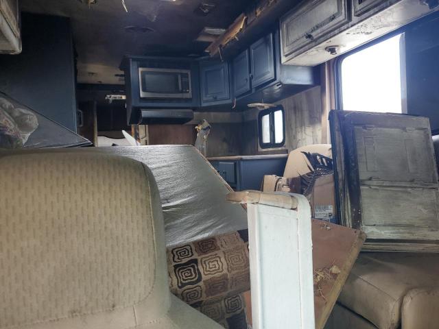 Ford Econoline E450 Super Duty Cutaway Van Image 9