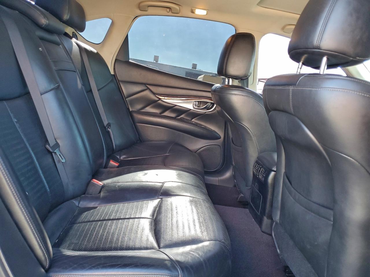 INFINITI M37 Image 6