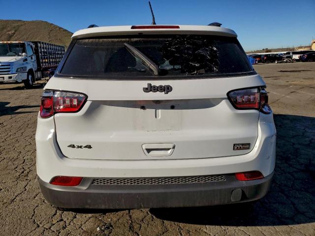 Jeep Compass Latitude Image 9