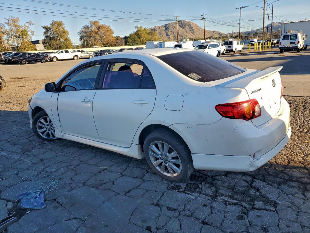 Toyota Corolla Base Image 12