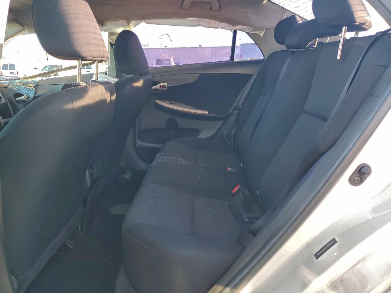 Toyota Corolla Base Image 8