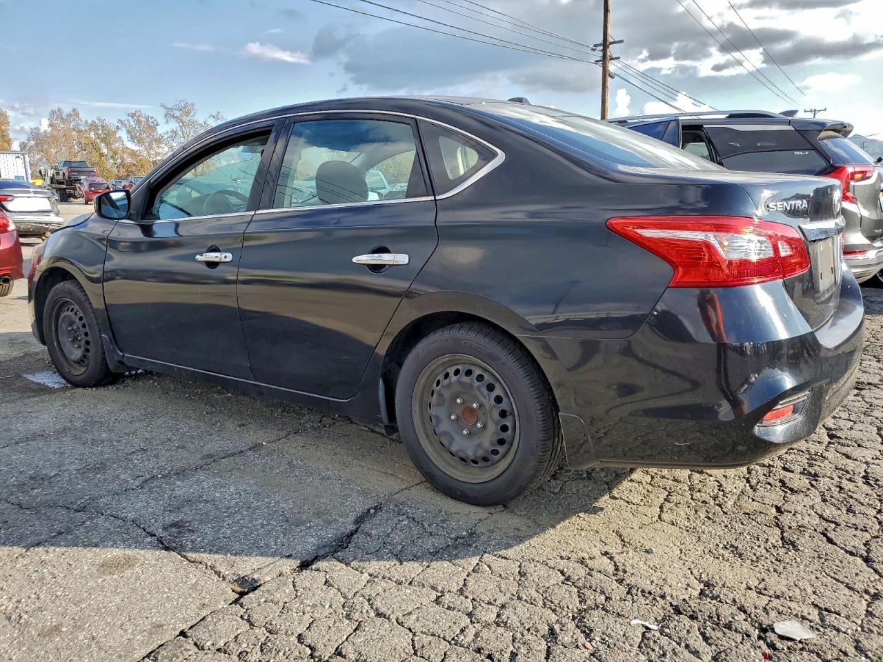 Nissan Sentra S Image 2