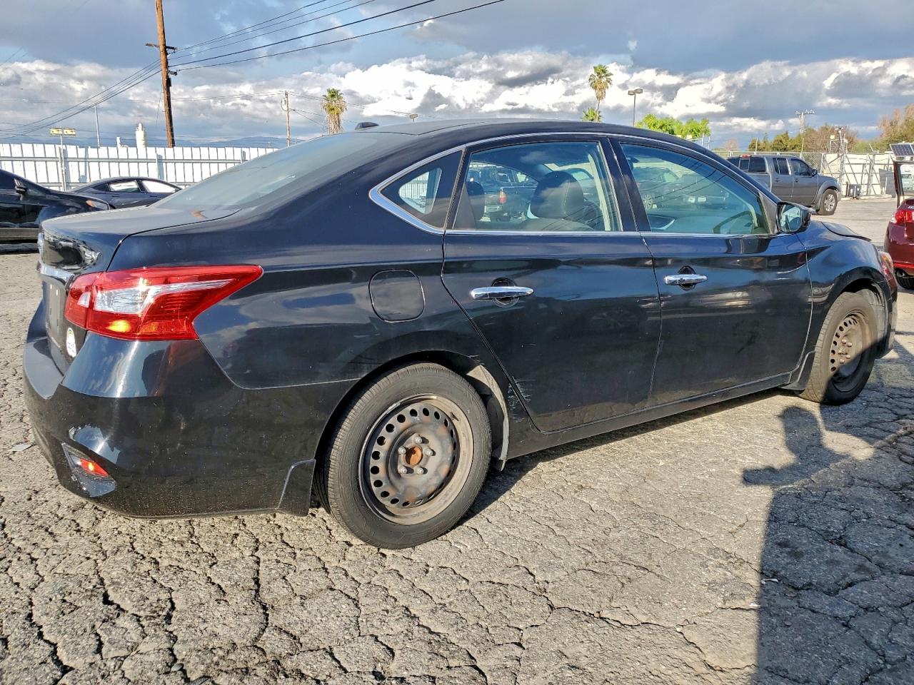 Nissan Sentra S Image 4