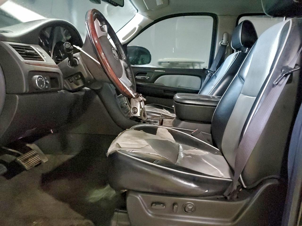 Cadillac Escalade Luxury Image 8