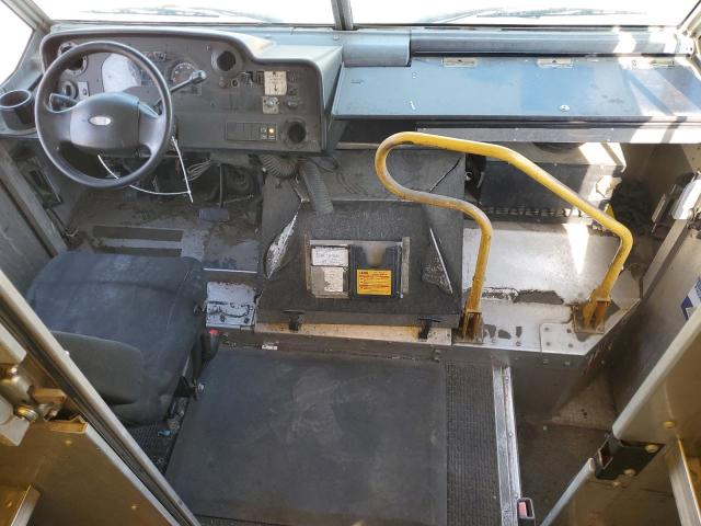 Ford Econoline E450 Super Duty Commercial Stripped Chassis Image 13