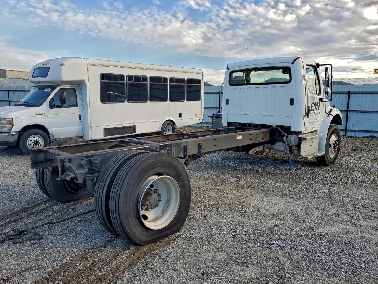 Freightliner M2 106 Medium Duty Image 4