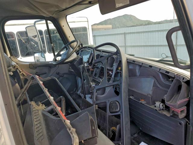 Freightliner M2 106 Medium Duty Image 5